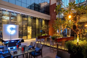 2 restaurants, breakfast, lunch, dinner served; international cuisine