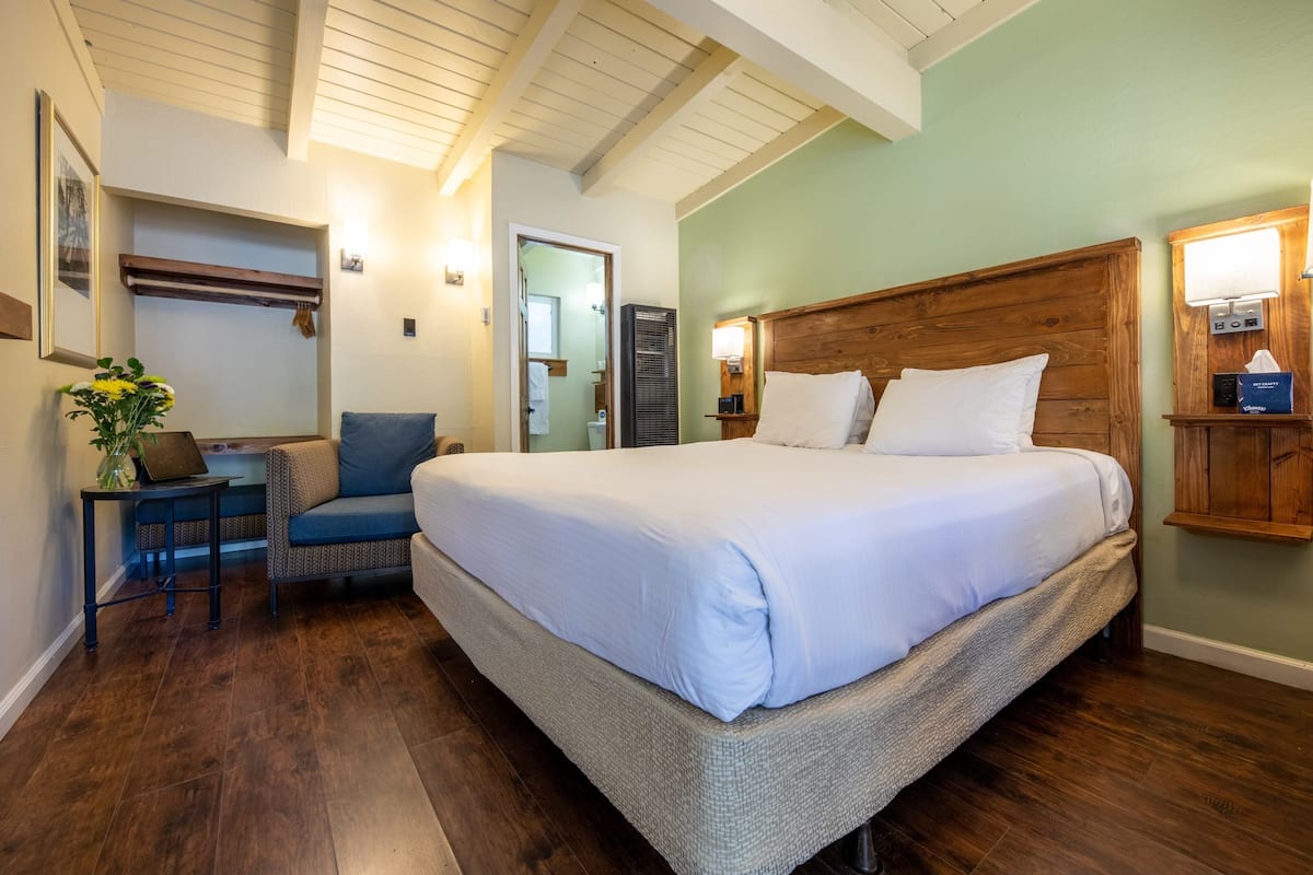 Singola Standard, 1 letto king | 1 camera, materassi Select Comfort, ferro/asse da stiro, lenzuola