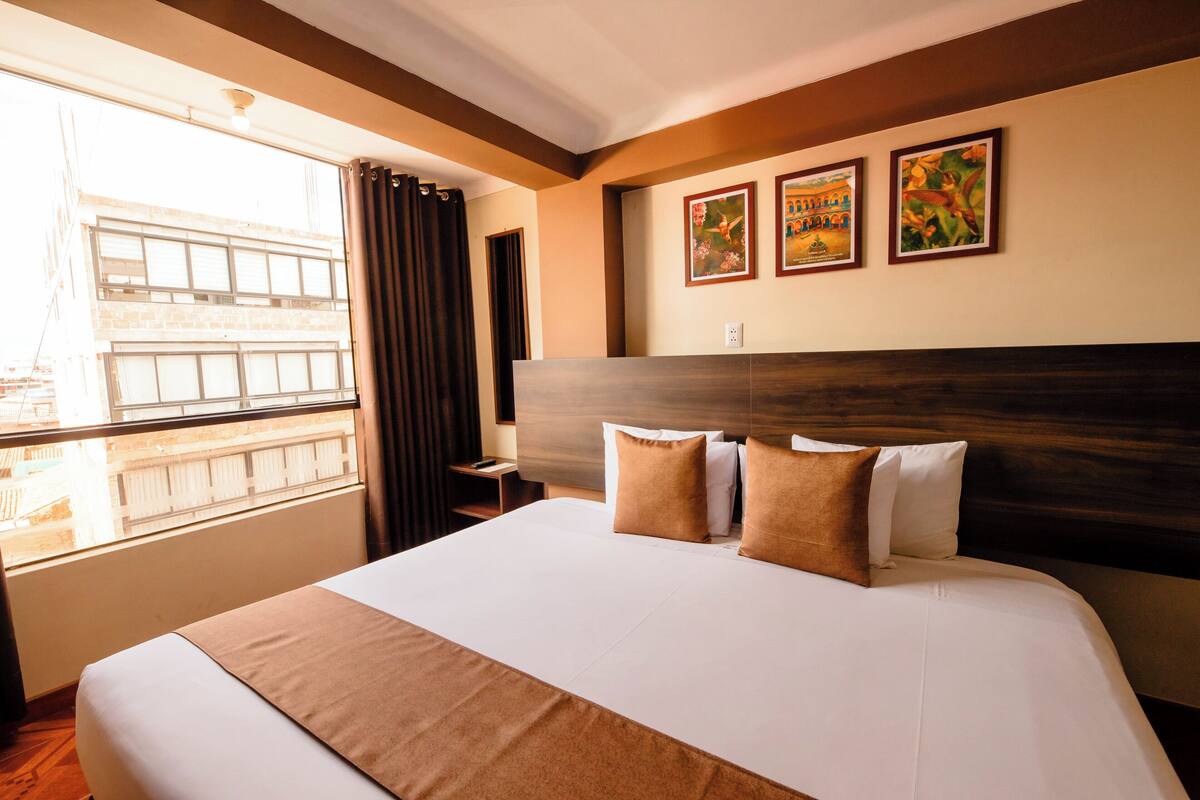 Junior Suite | 10 bedrooms, down comforters, desk, WiFi (free)