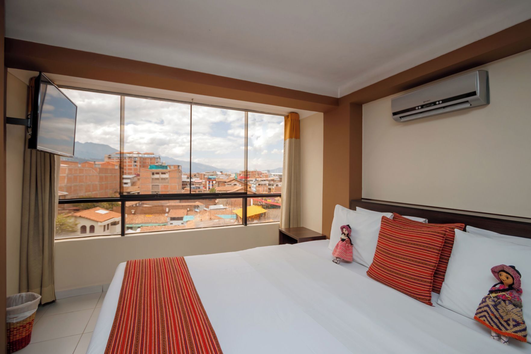 10 habitaciones, cubrecamas, decoración personalizada y escritorio 