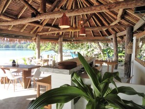 Breakfast, lunch, dinner served; seafood, beach views