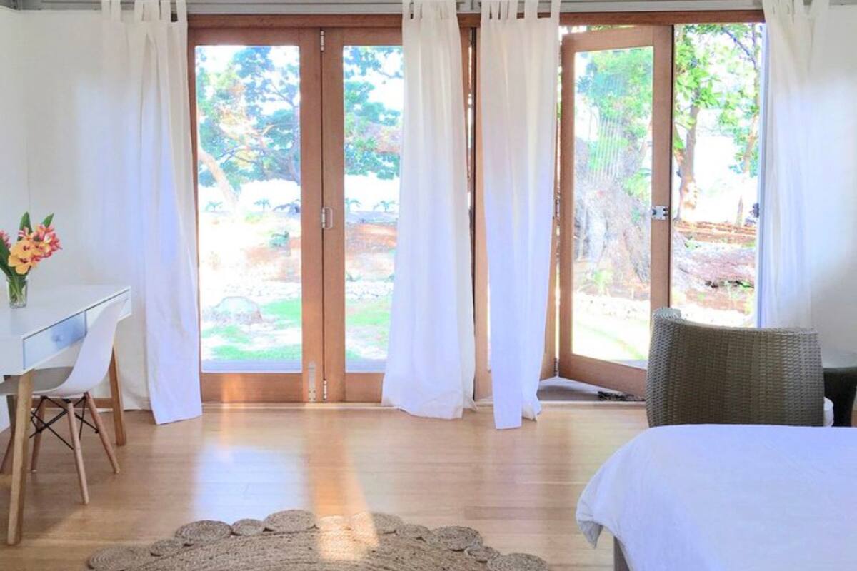deluxe cabin, beach view, beachfront | premium bedding, desk, free wifi, bed sheets
