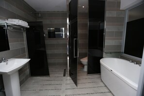 A modern bathroom with a white sink, a bathtub, and a toilet. - Opera 21 Hotel (Jeonju)