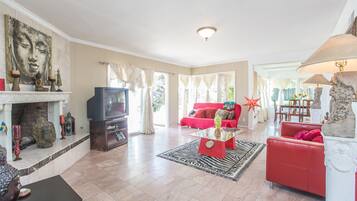 House, 3 Bedrooms, 2 Bathrooms | Living room | TV, DVD player