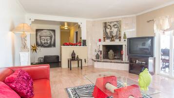 House, 3 Bedrooms, 2 Bathrooms | Living room | TV, DVD player