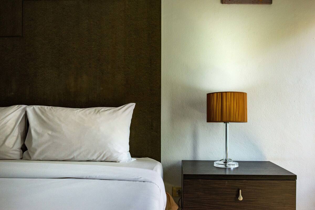 In-room safe, WiFi (free), bed sheets
