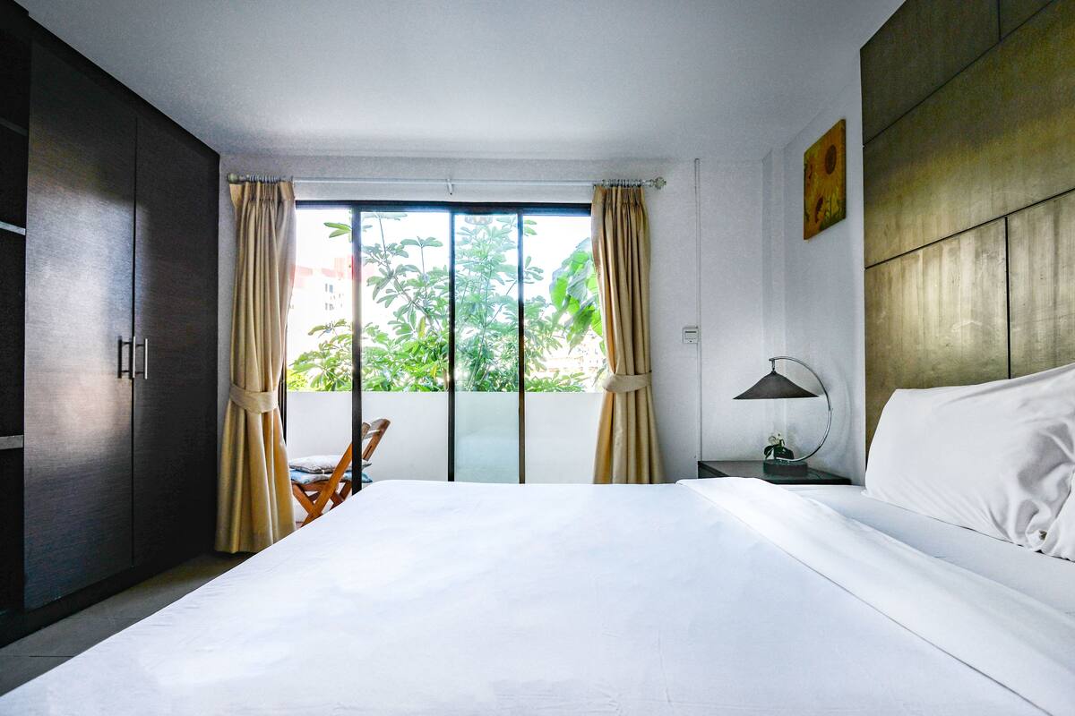 Superior Double Room, 1 King Bed, Non Smoking | In-room safe, WiFi (free), bed sheets