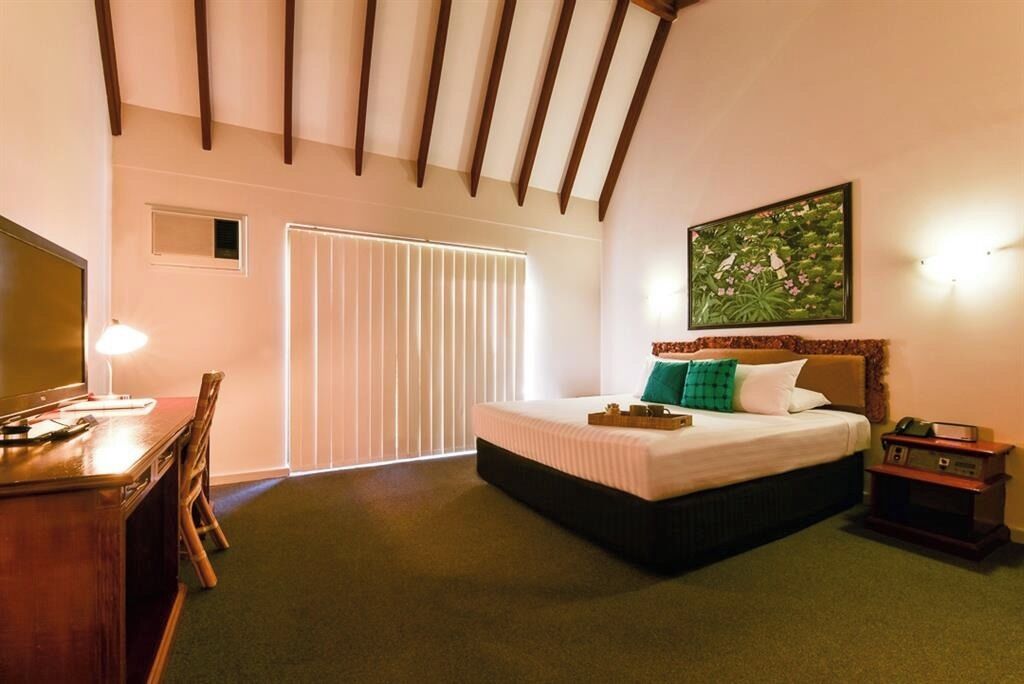 Laptop workspace, blackout curtains, iron/ironing board, free WiFi