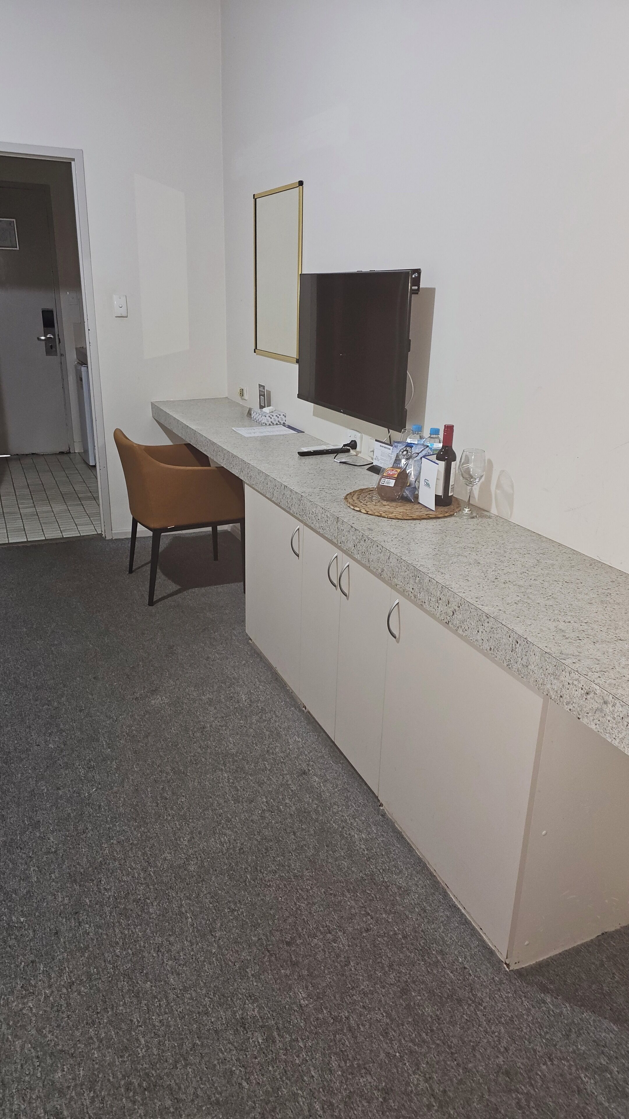 standard king room | in-room business centre