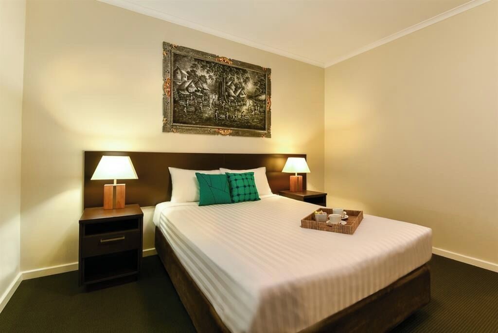 Laptop workspace, blackout curtains, iron/ironing board, free WiFi