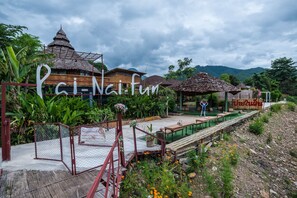 Family River View Bungalow AC | Accès au Wi-Fi (inclus)