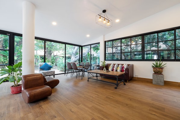 로비 좌석 공간