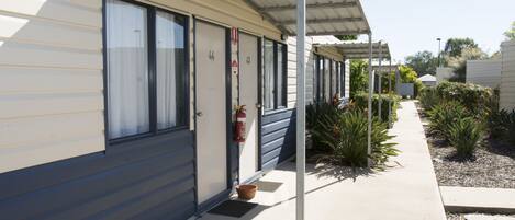 المنشأة من الخارج