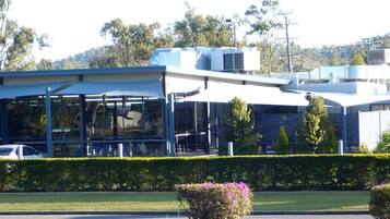 المنشأة من الخارج