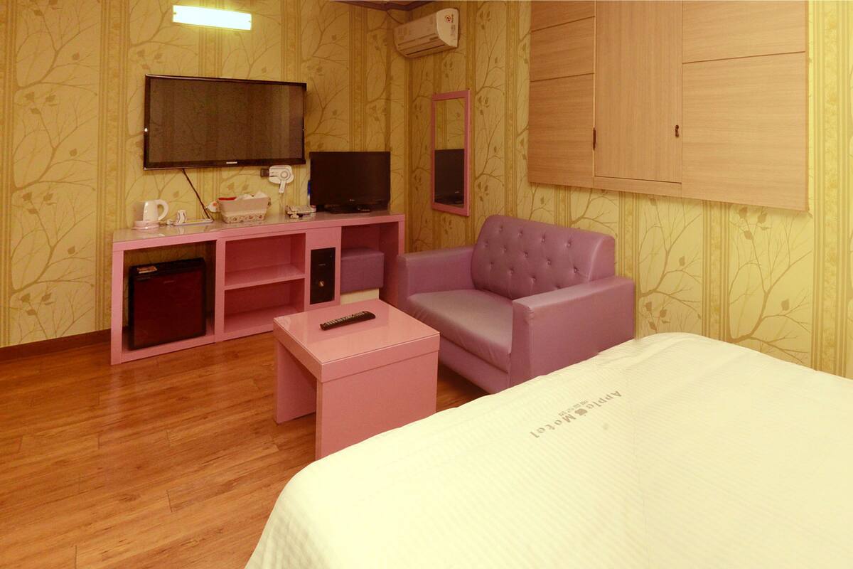 Phòng đôi Deluxe, không hút thuốc | Bộ đồ giường cao cấp, bàn, bàn ủi/dụng cụ ủi quần áo 