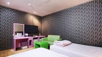 Ylelliset vuodevaatteet, työpöytä, silitysrauta/-lauta, ilmainen Wi-Fi