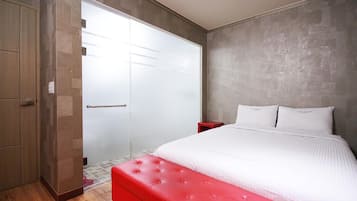 Premium bedding, desk, iron/ironing board, free WiFi