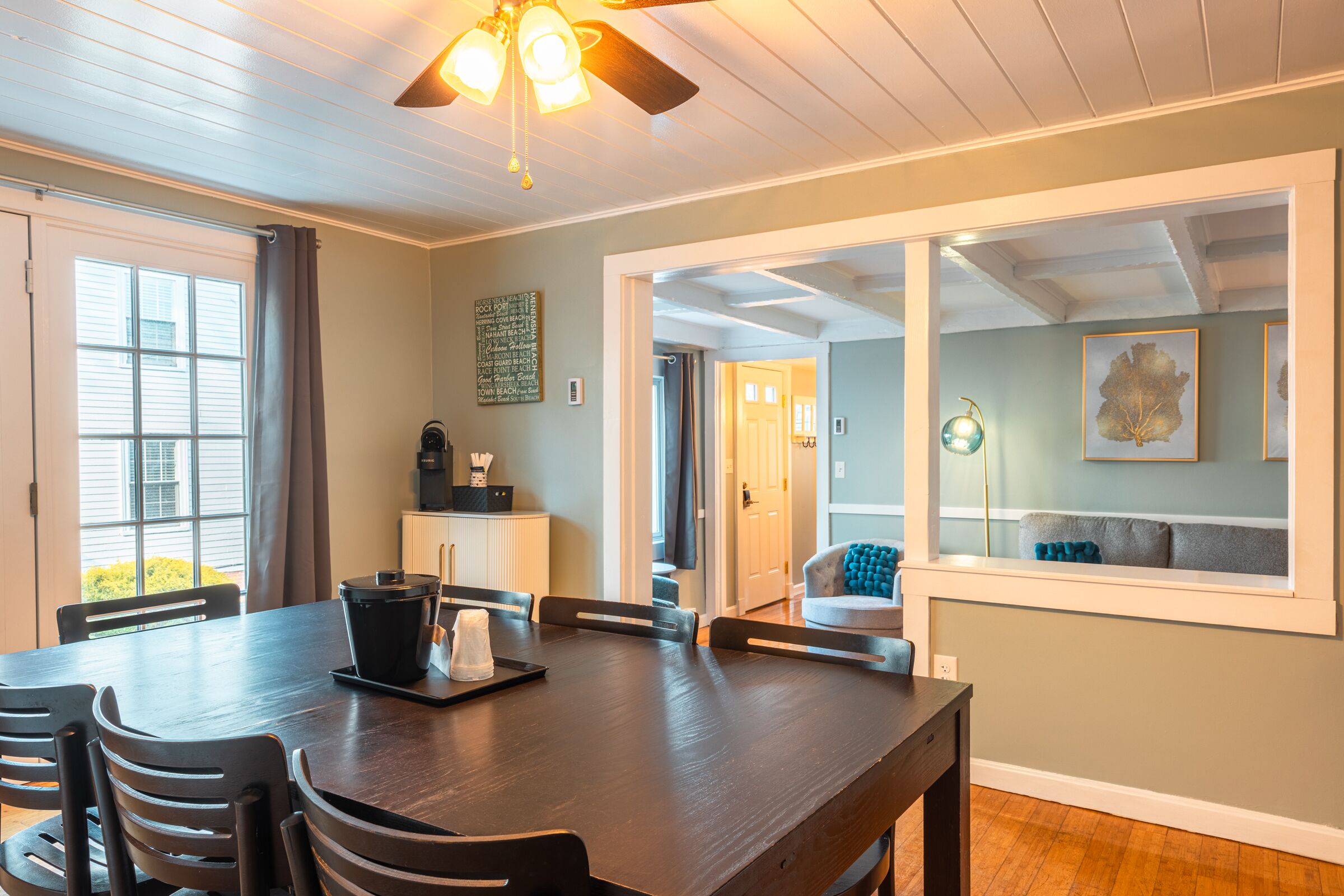 Guest House | Private kitchen | Fridge, microwave, coffee/tea maker