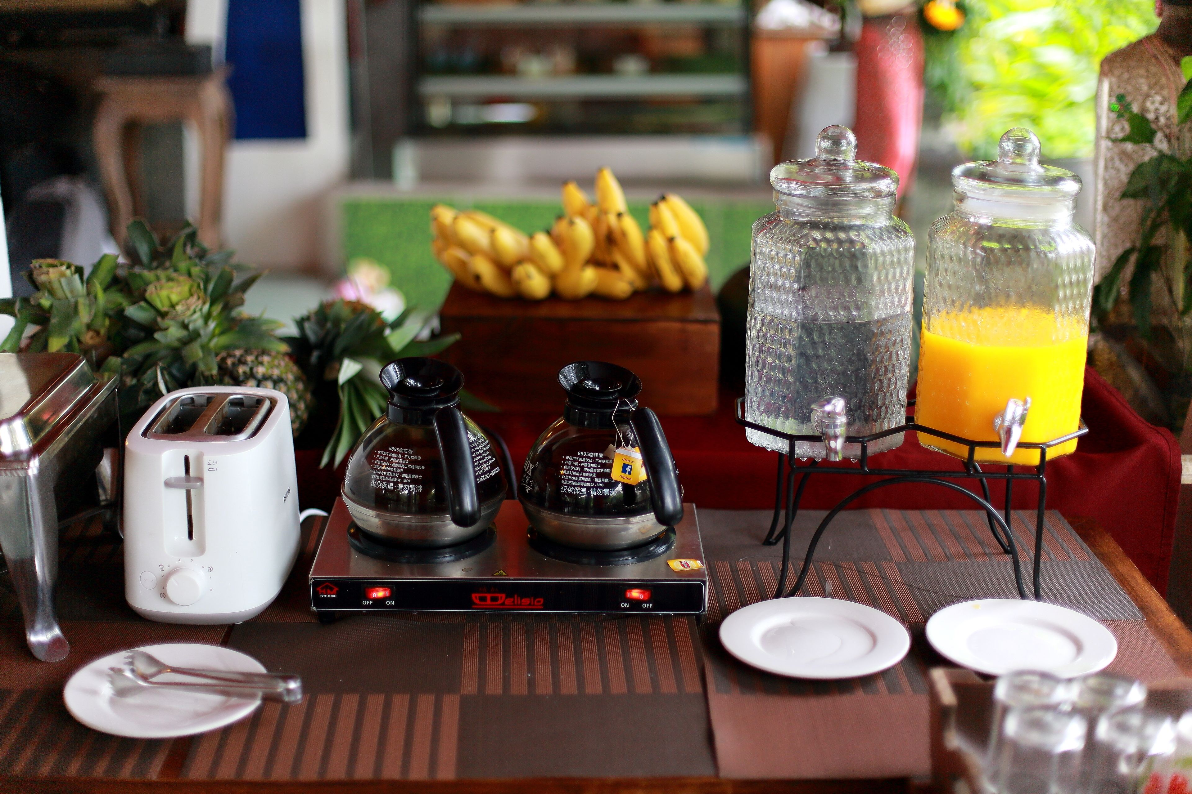 free daily full breakfast