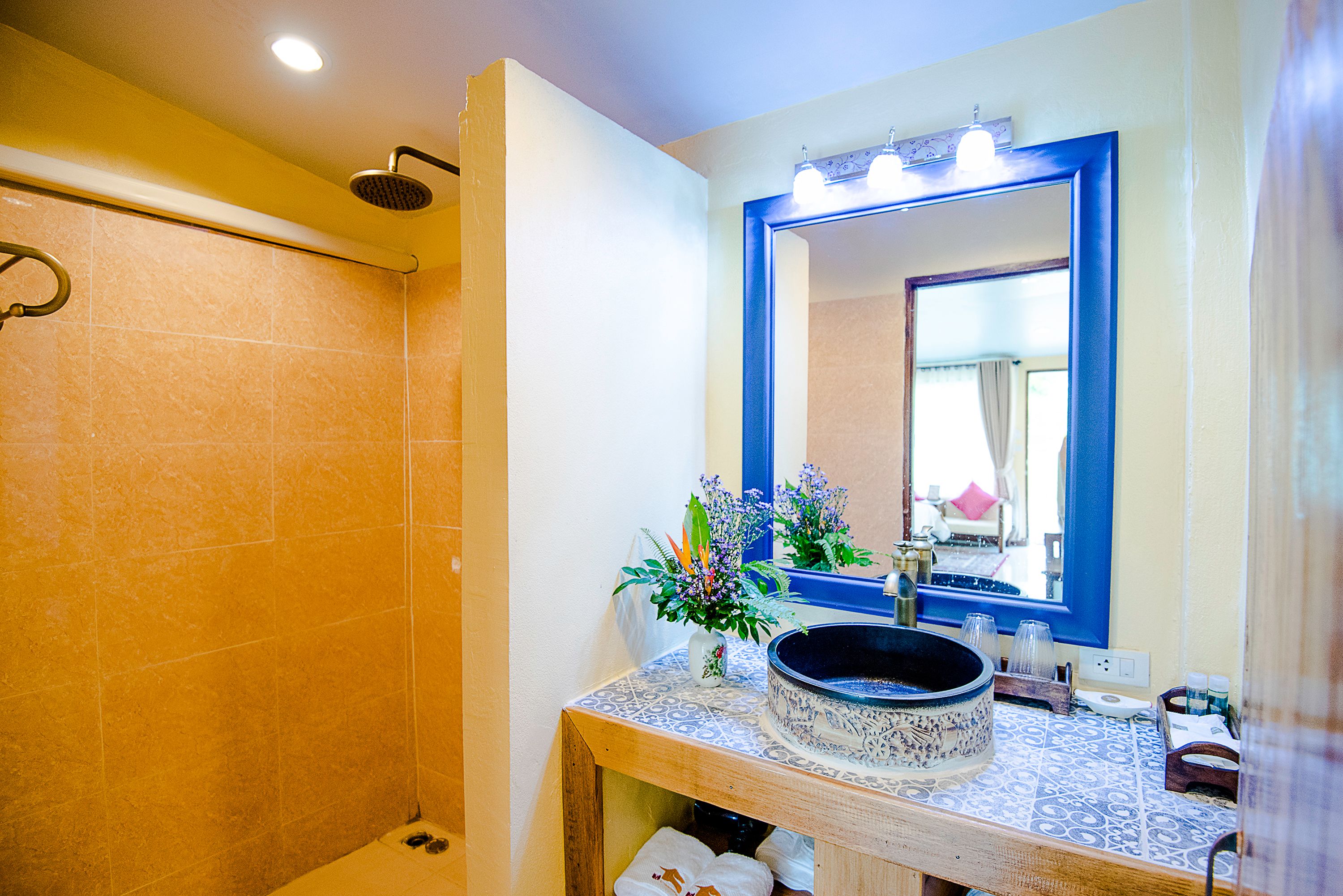 boutique twin room | bathroom sink