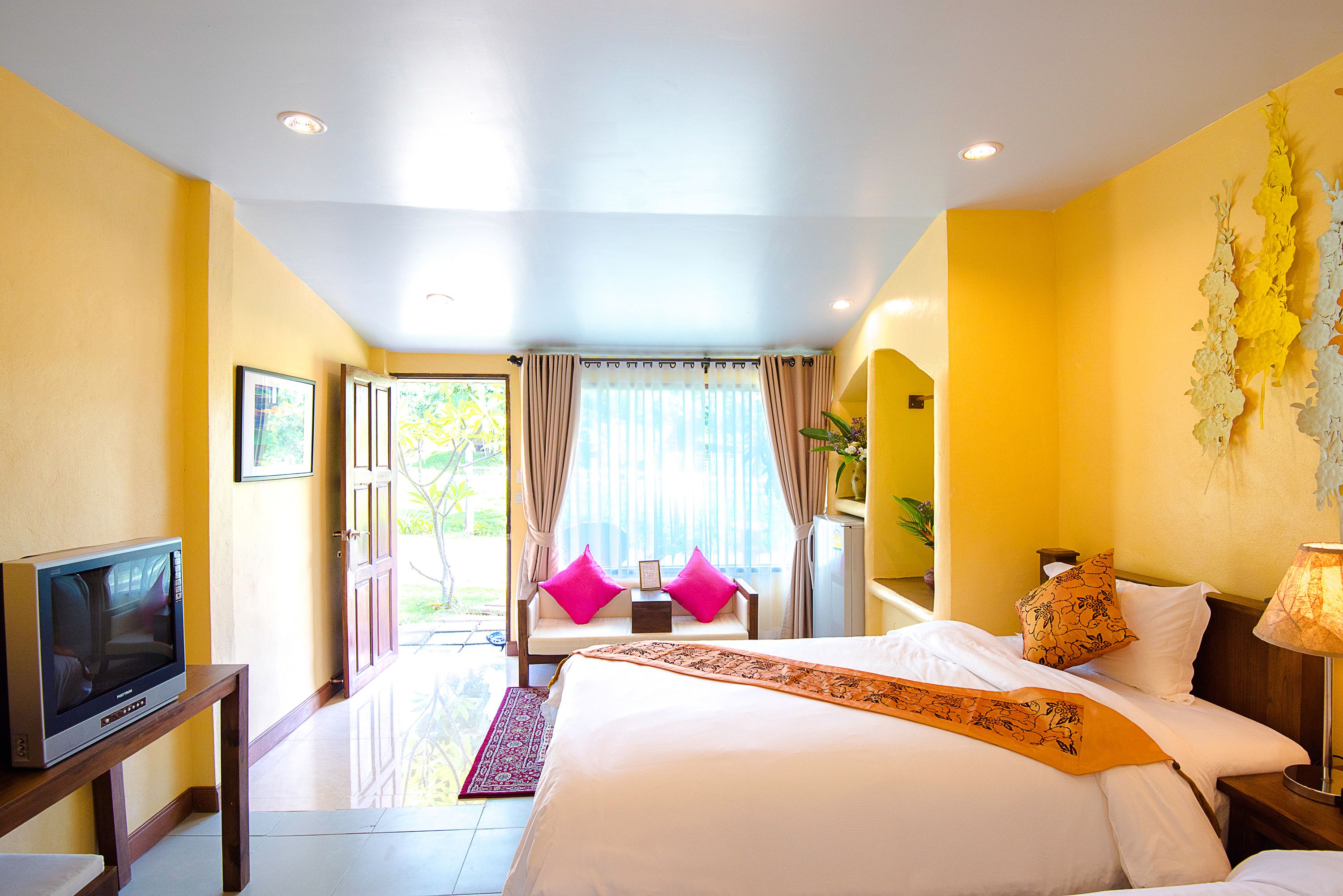 boutique twin room | desk, soundproofing, rollaway beds, free wifi