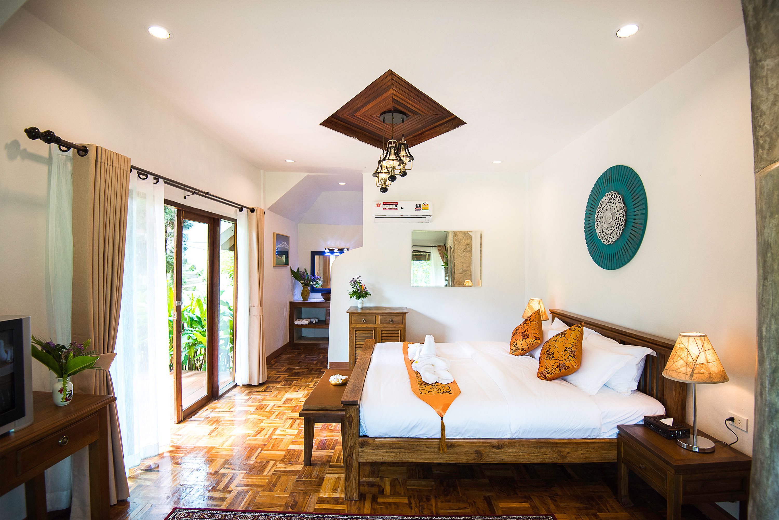 deluxe double room | desk, soundproofing, rollaway beds, free wifi