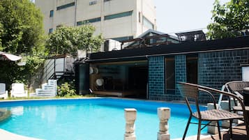 Alberca al aire libre por temporada