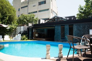 Seasonal outdoor pool