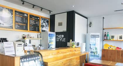 The Style Capsule Guesthouse - Hostel