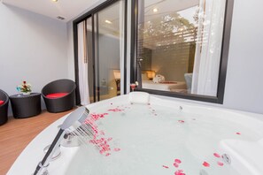 Bañera de hidromasaje interior