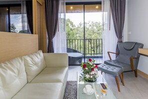 32-inch LED TV with satellite channels, TV, fireplace - Apple A Day Resort Krabi Aonang Beach (Krabi)