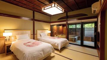 In-room safe, free WiFi, bed sheets