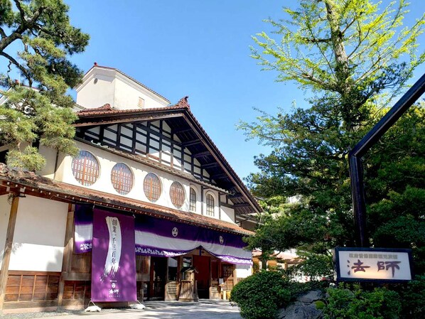 Exterior - Houshi (Komatsu)