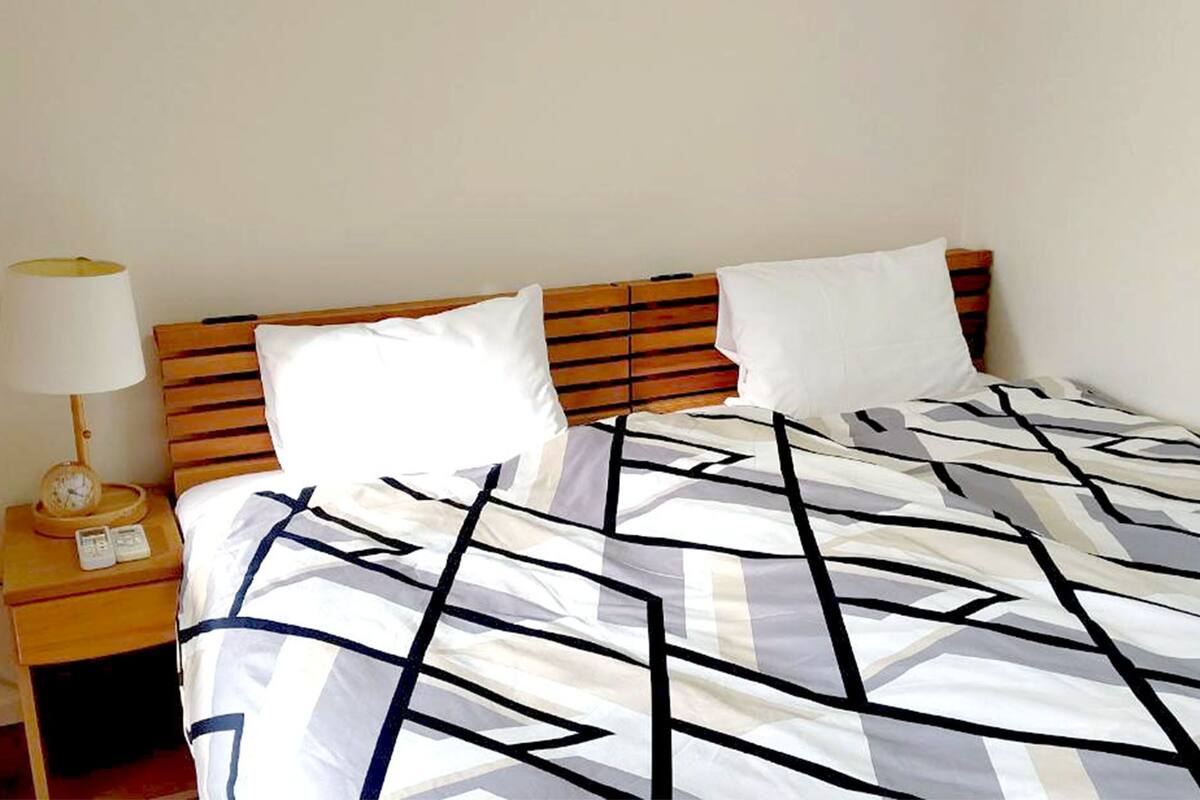 Habitación con 2 camas individuales, para no fumadores, vista al océano (Map Code: 553 144 272) | Decoración personalizada, muebles diferentes y escritorio