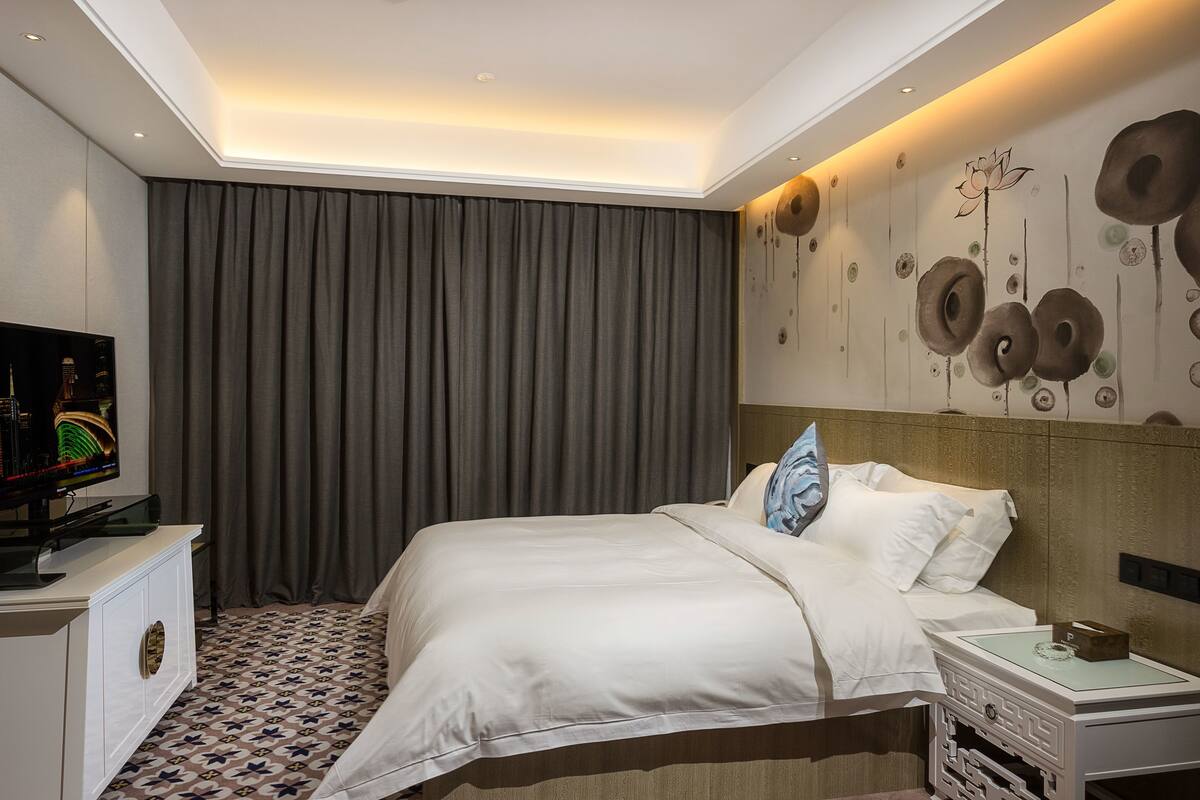 Superior Double Room | Living room | 42-inch LCD TV with digital channels, TV
