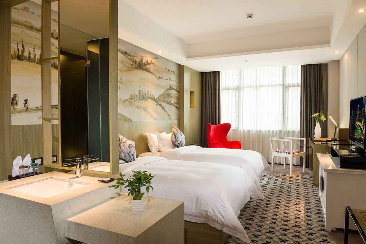 Deluxe Twin Room | Premium bedding, down duvets, pillow-top beds, free minibar