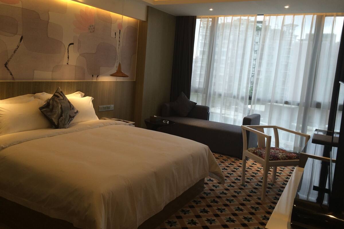 Premium bedding, in-room safe, desk, blackout curtains