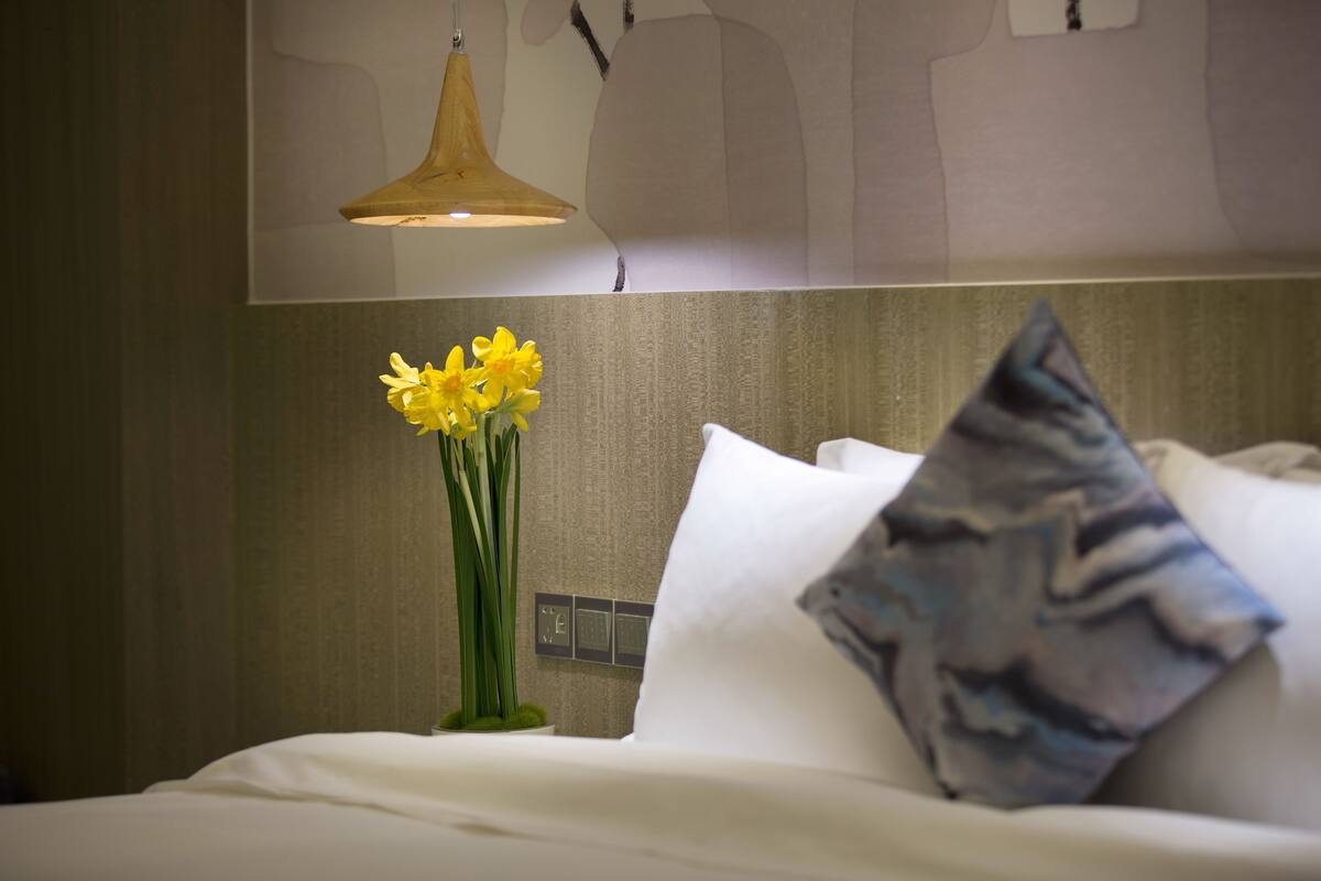 Comfort Room | Premium bedding, in-room safe, desk, blackout curtains