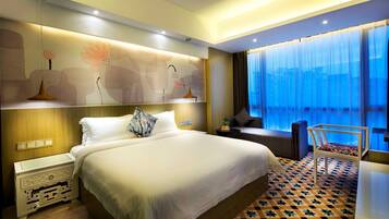 Premium bedding, in-room safe, desk, blackout drapes