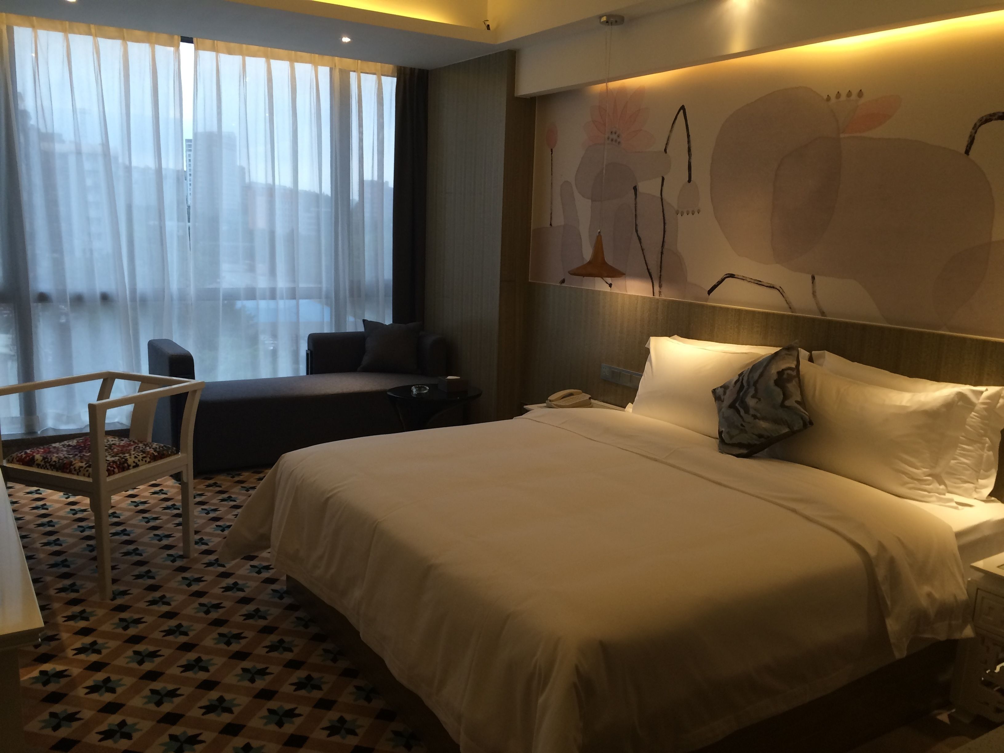 Premium bedding, in-room safe, desk, blackout drapes