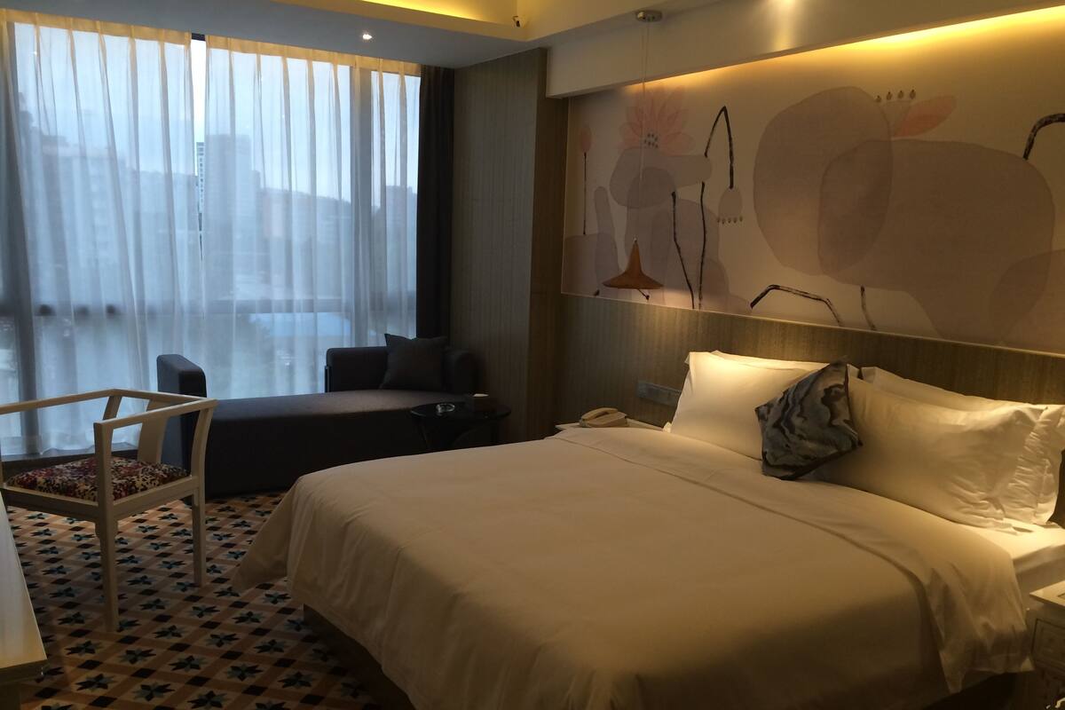 Premium bedding, in-room safe, desk, blackout curtains