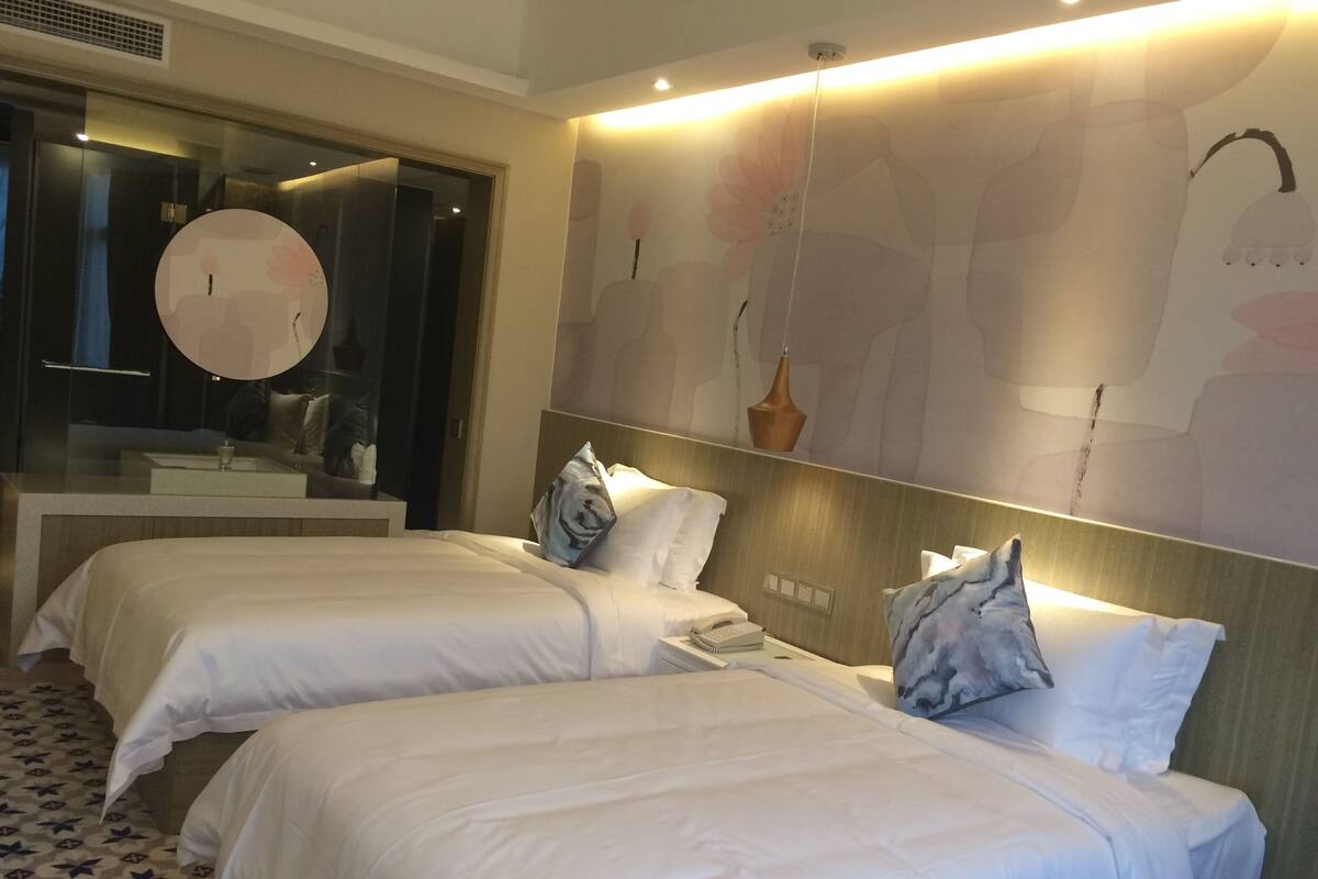 Premium bedding, in-room safe, desk, blackout curtains