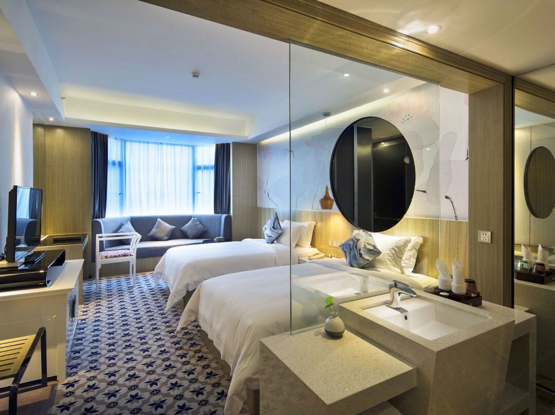 Premium bedding, in-room safe, desk, blackout curtains