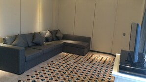 Deluxe Suite | Premium bedding, in-room safe, desk, blackout curtains - Paco Hotel Tianpingjia Metro Guangzhou (Guangzhou)