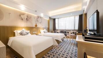 Premium bedding, in-room safe, desk, blackout drapes