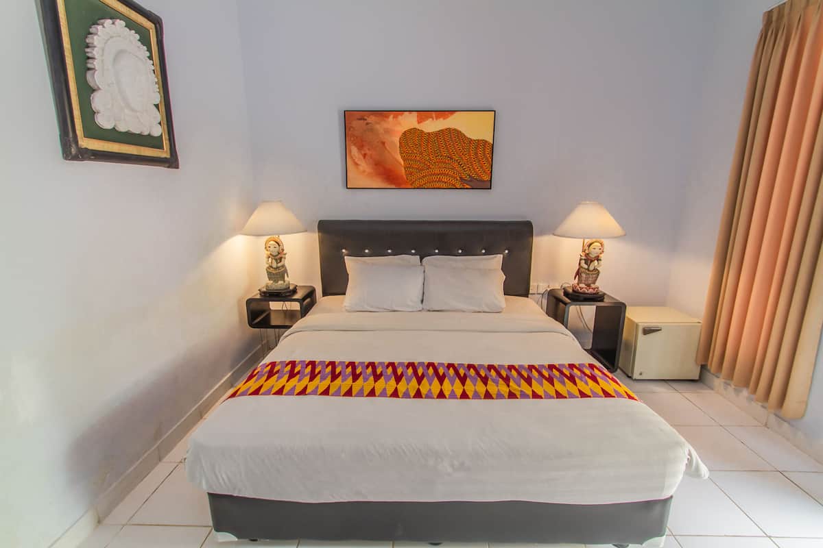 Habitación Deluxe, 1 cama King size, junto a la alberca | Caja de seguridad en la habitación, escritorio y wifi gratis
