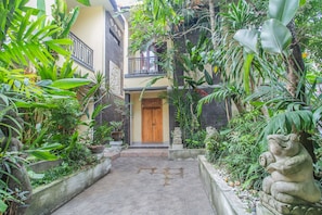 Courtyard - The Sesari Jimbaran (Jimbaran)