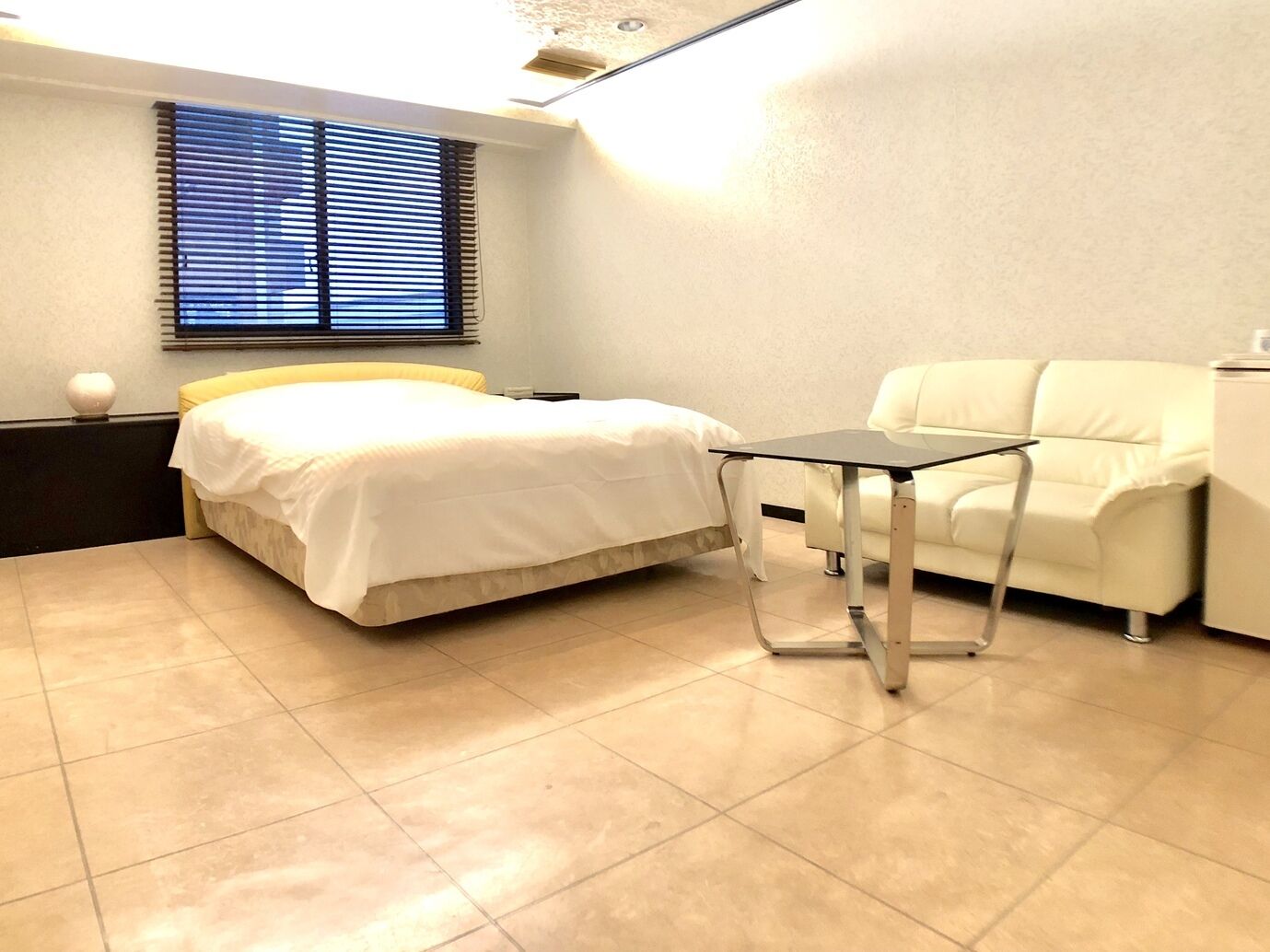 Roupas de cama premium, escrivaninha, quartos à prova de som