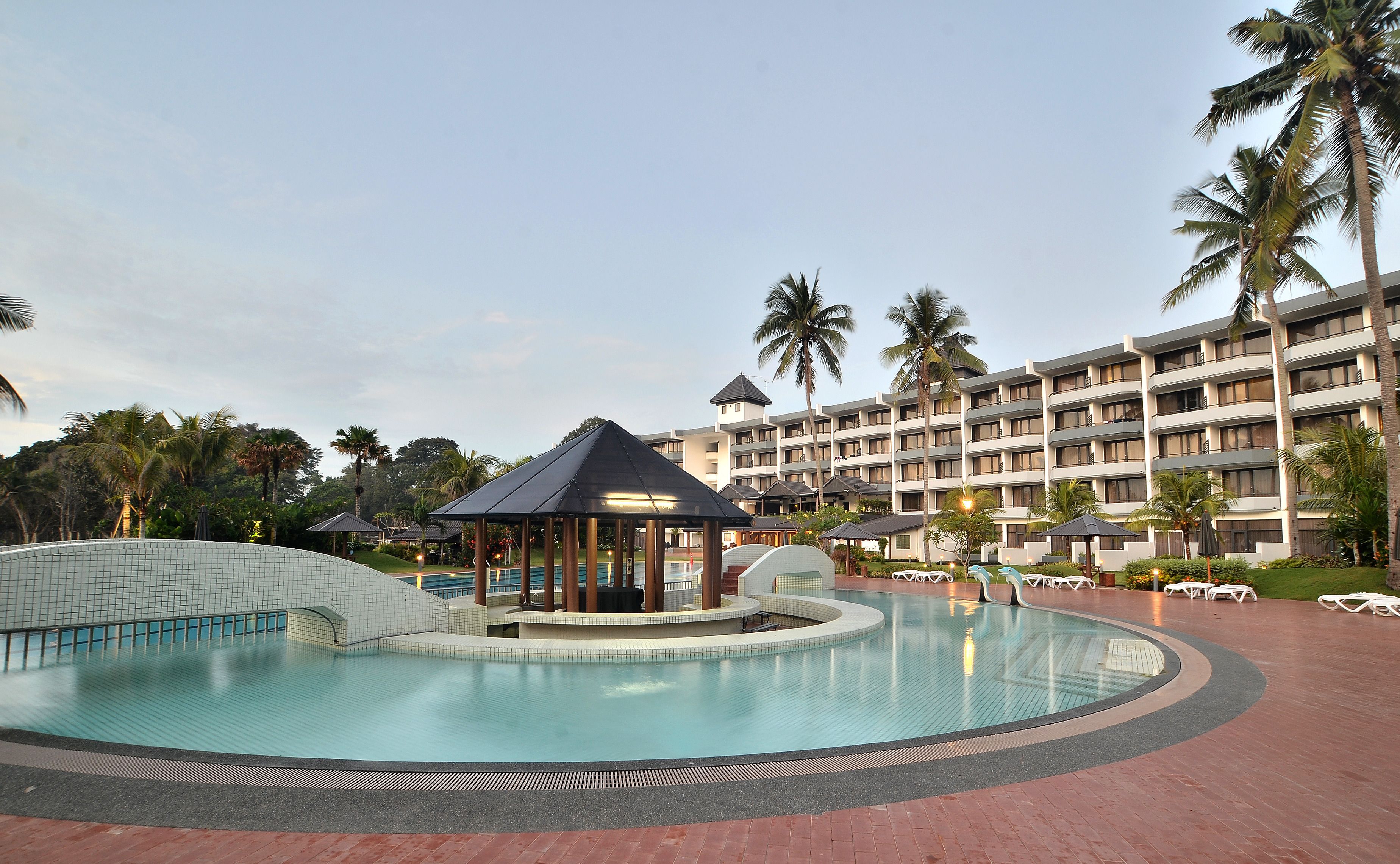 Outdoor pool, pool loungers