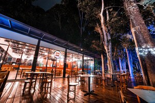 2 restaurants, breakfast, lunch, dinner served; international cuisine